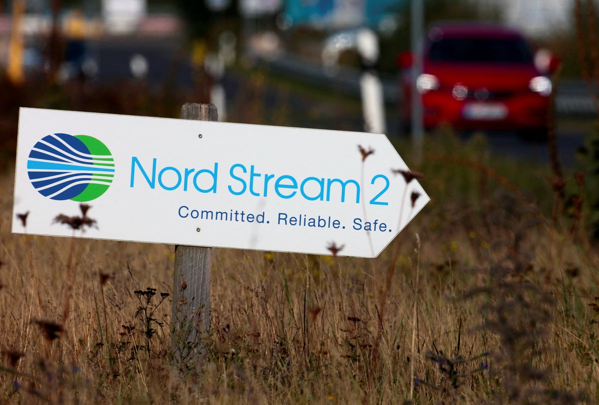 πινακίδα για τον Nord Stream 2 που γράφει: ‘Δεσμευμένοι, αξιόπιστοι, ασφαλείς’ / Lubmin, Γερμανία, Σεπτέμβριος 2020 / Reuters, Hannibal Hanschke
