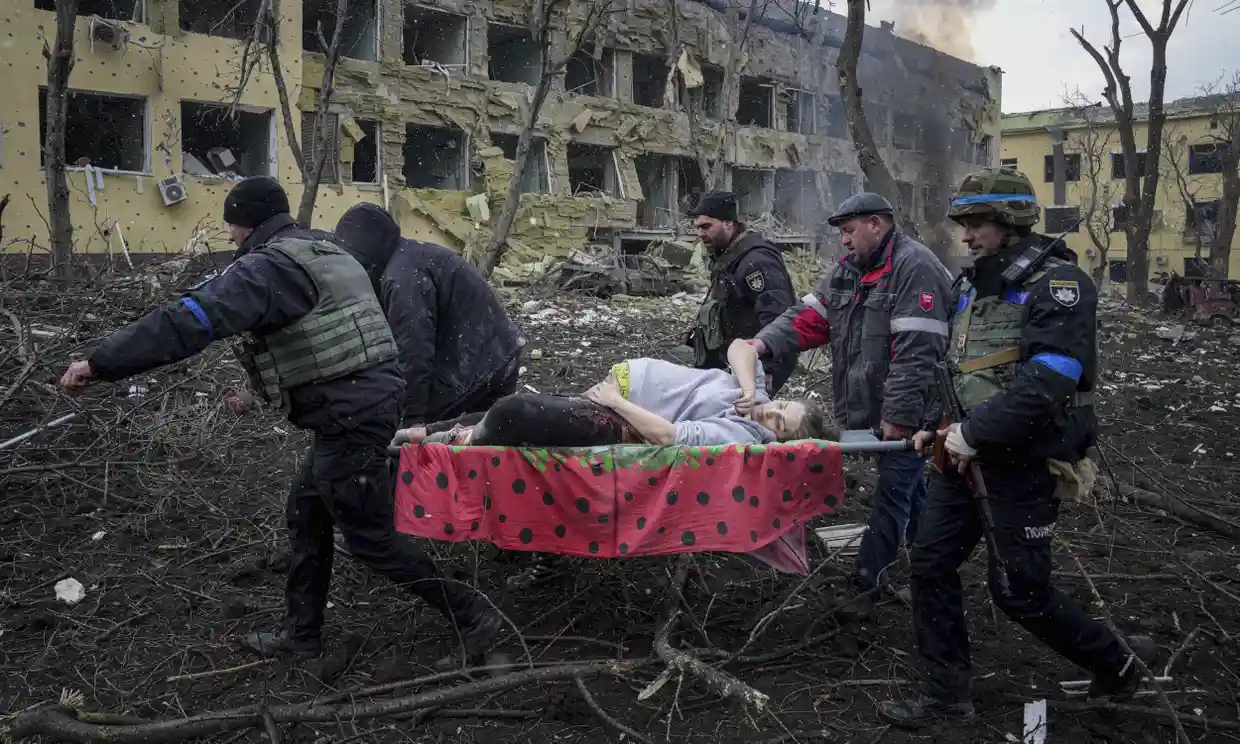 Μαριούπολη 09.03_Evgeniy Maloletka, AP, theguardian.com