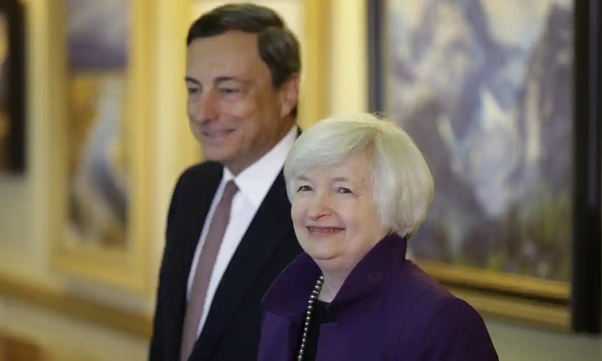 Janet Yellen και Mario Draghi στο Jackson Hole του Wyoming, 2014 / John Locher, AP, theguardian.com 