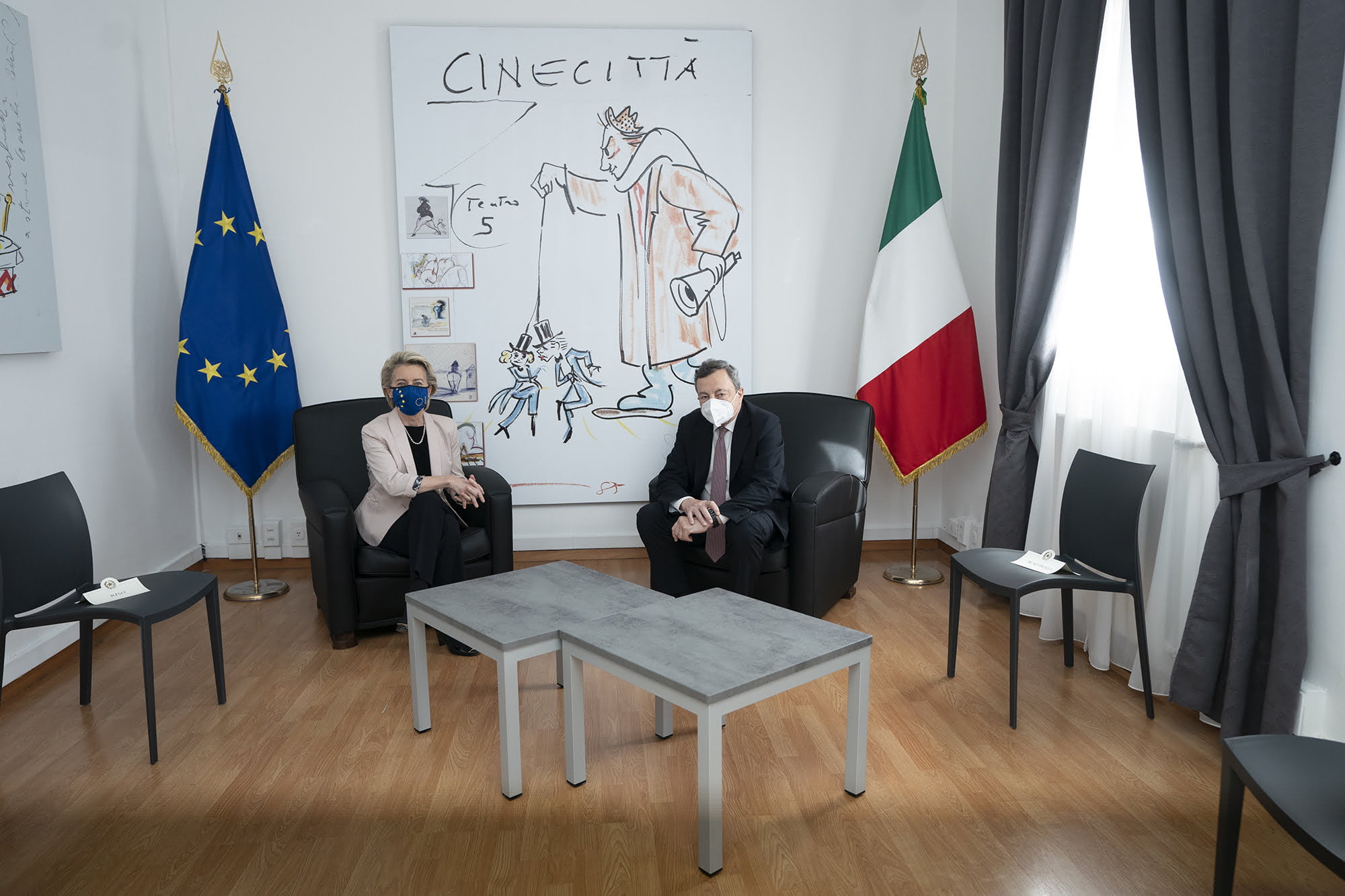 Συνάντηση της Ursula von der Leyen με τον Mario Draghi στα στούντιο της Cinecittà στη Ρώμη τον Ιούνιο του 2021 / governo.it