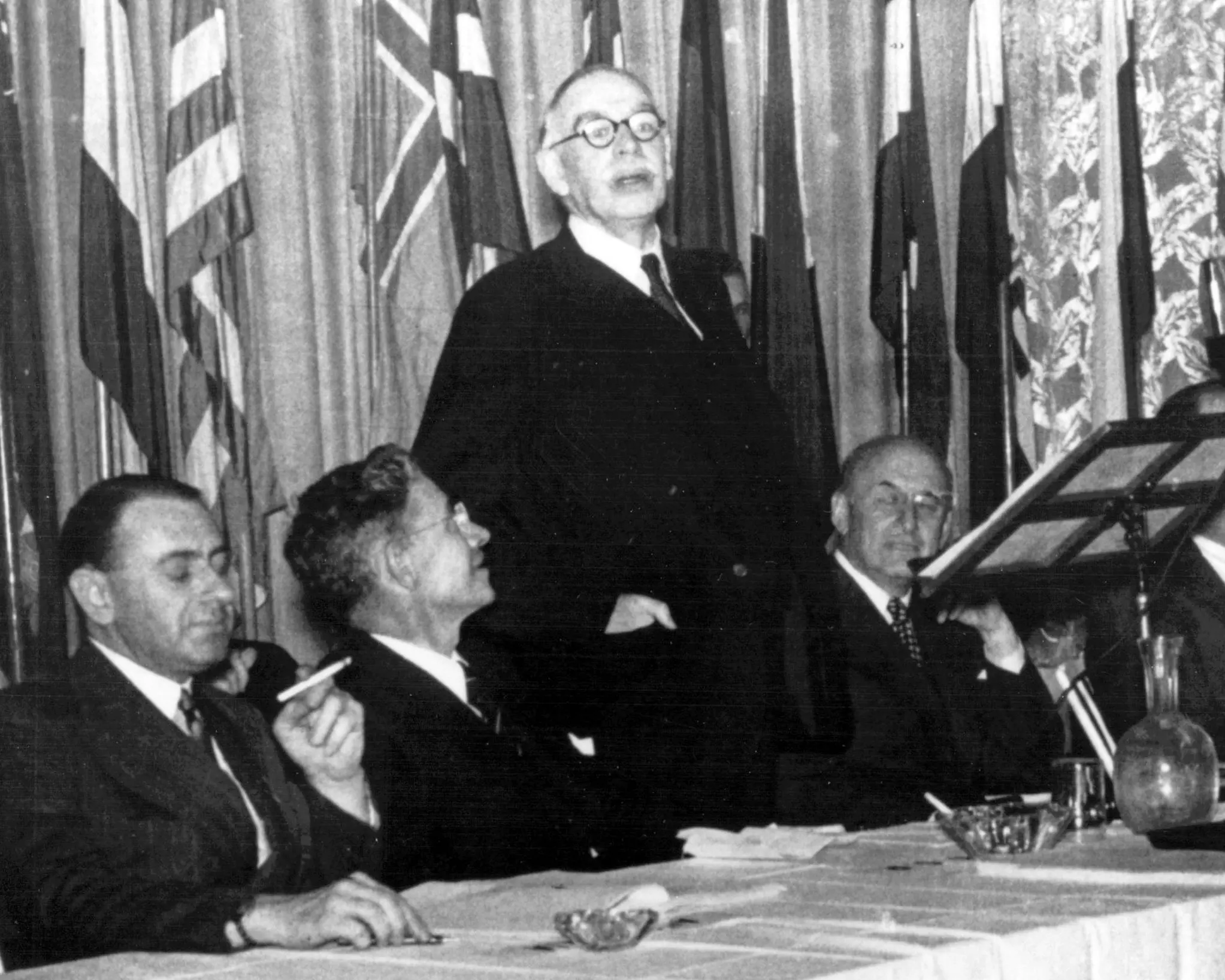 J. M. Keynes, Bretton Woods / AFP, Getty Images, nytimes.com 