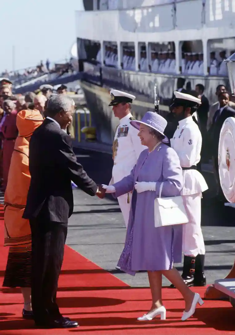 Με το Nelson Mandela το 1995 στην Cape Town / Tim Graham Photo Library, Getty Images, theguardian.com