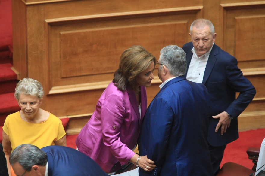 Ντόρα Μπακογιάννη - Δημήτρης Κουτσούμπας, Θανάσης Παφίλης