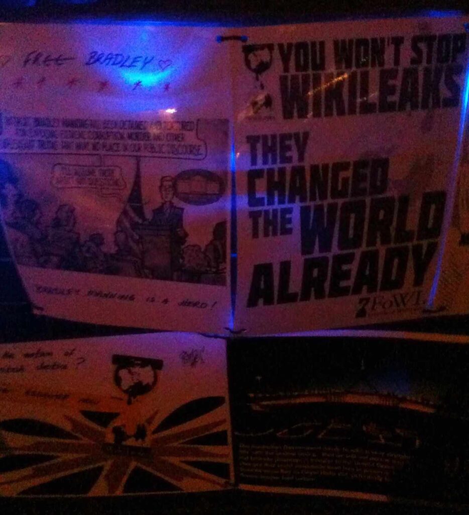 ‘Δε θα σταματήσετε τα Wikileaks - Άλλαξαν τον κόσμο ήδη’ / πρεσβεία Ισημερινού στο Λονδίνο, Δεκέμβριος 2012