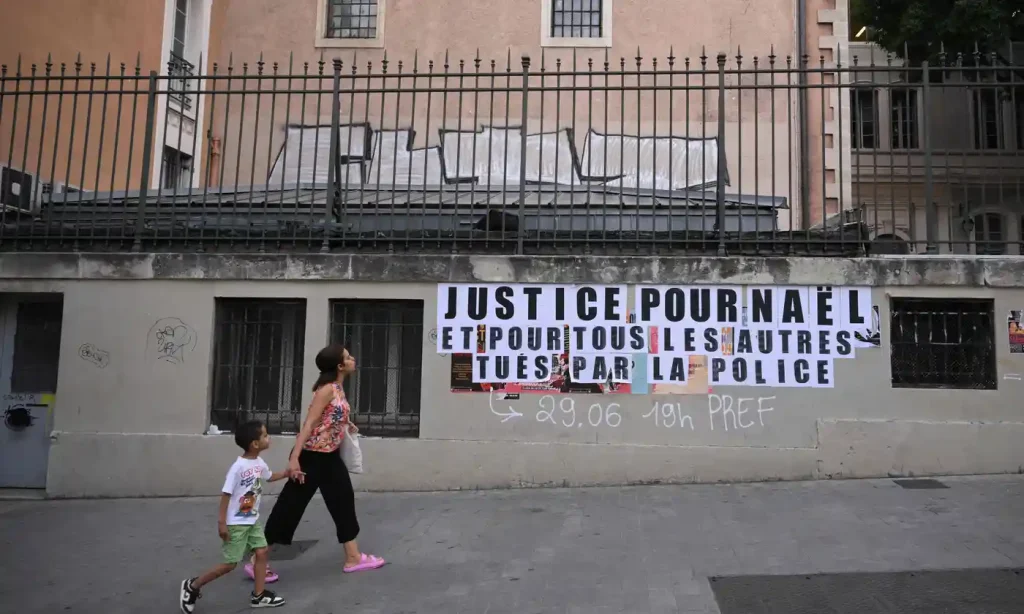 ‘Δικαιοσύνη για το Nahel και για όλους τους άλλους, που σκότωσε η αστυνομία’ / Marseille (νότια Γαλλία) / Nicolas Tucat, AFP, Getty Images