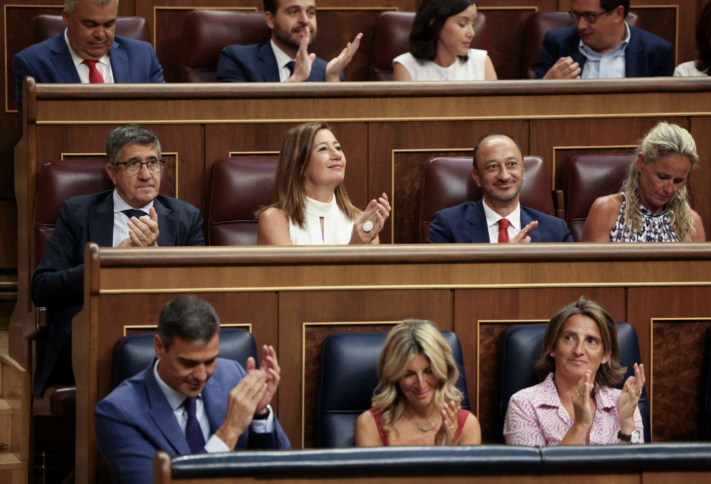 Reuters, Violeta Santos Moura