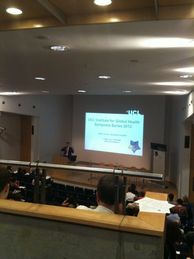 σε ομιλία στο UCL το 2012 για τον εθισμό του στο αλκοόλ