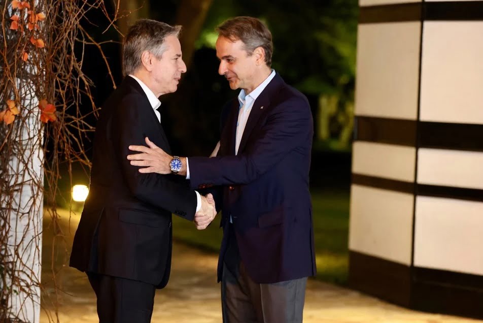 Mάκης Καρτσωνάκης, Intime news