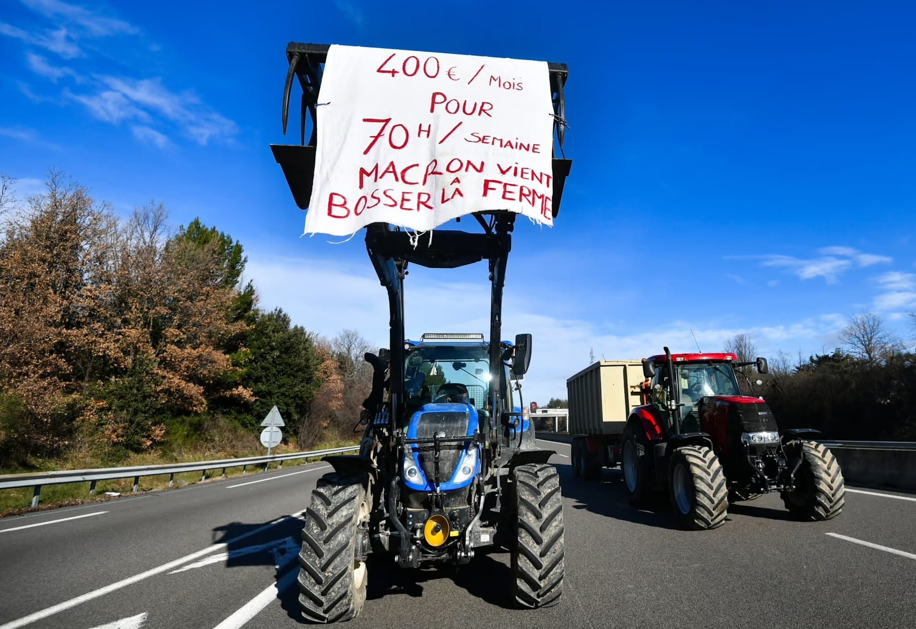 ‘400 ευρώ το μήνα για 70 ώρες την εβδομάδα > Μακρόν, έλα να δουλέψεις στη φάρμα’ / Sylvain Thomas, AFP, Getty Images