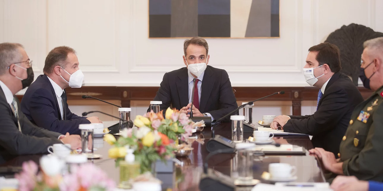 ο F. Leggeri (πρώτος αριστερά) σε συνάντηση στο Μαξίμου (21/05/21)