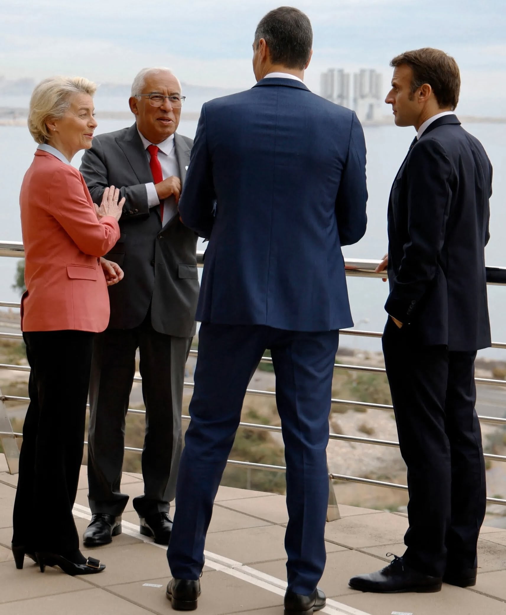 ο Α. Costa με την πρόεδρο της Κομισιόν, Ursula von der Leyen, τον πρωθυπουργό της Ισπανίας, Pedro Sánchez και τον πρόεδρο της Γαλλίας, Emmanuel Macron / Ludovic Marin, AFP, Getty Images