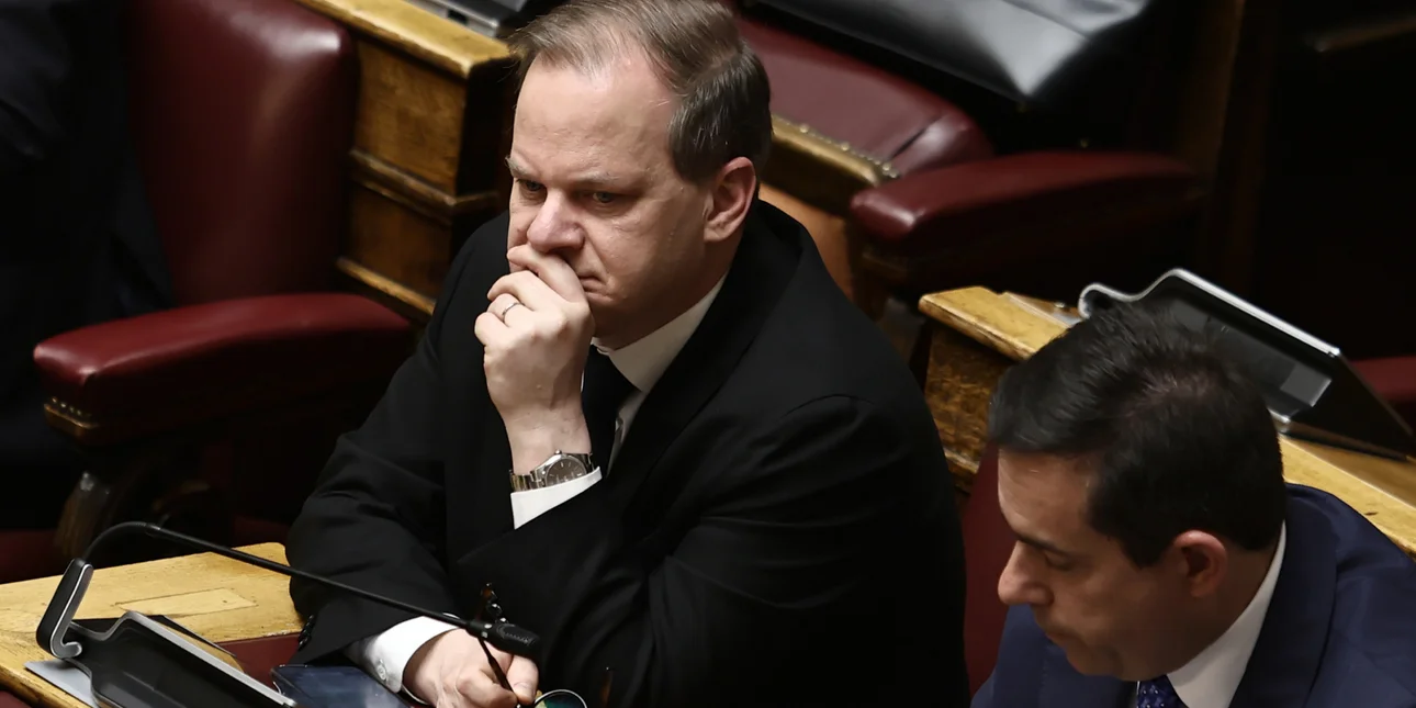 ο πρώην υπουργός Μεταφορών, Κ. Αχ. Καραμανλής στα έδρανα την πρώτη ημέρα της τριήμερης διαδικασίας / intime news
