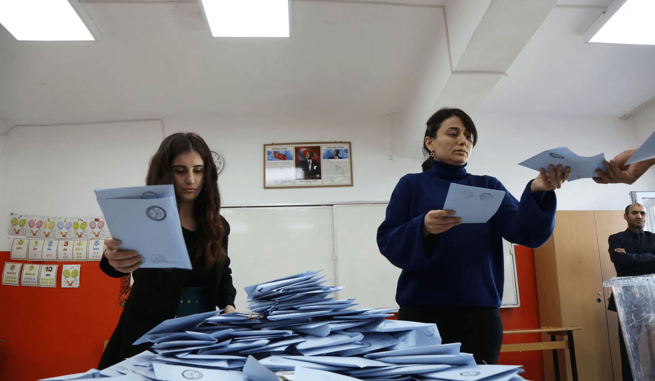 εκλογικό κέντρο στο Diyarbakir / Sertac Kayar, Reuters