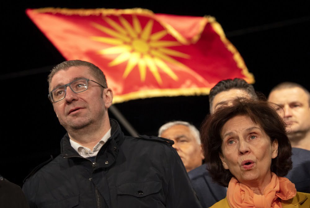 ο Hristijan Mickoski με τη Gordana Siljanovska-Davkova σε προεκλογική συγκέντρωση στην πόλη Stip, 22.04 / EPA-EFE, Georgi Licovski