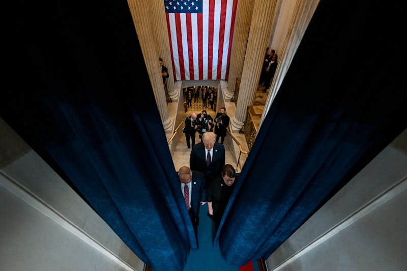 o D. Trump κατά την είσοδό του για την ορκωμοσία στη Ροτόντα του Καπιτώλιου / Kenny Holston, Pool, Reuters