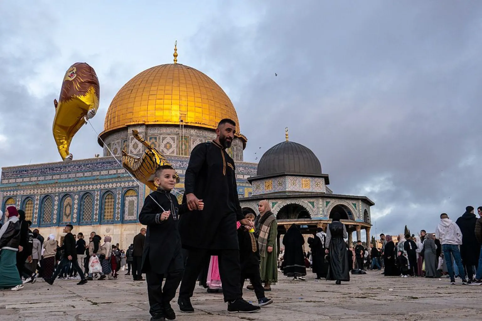 οικογένειες στο τζαμί al-Aqsa στην Ιερουσαλήμ, που θεωρείται για το Ισλάμ ο τρίτος ιερότερος χώρος 